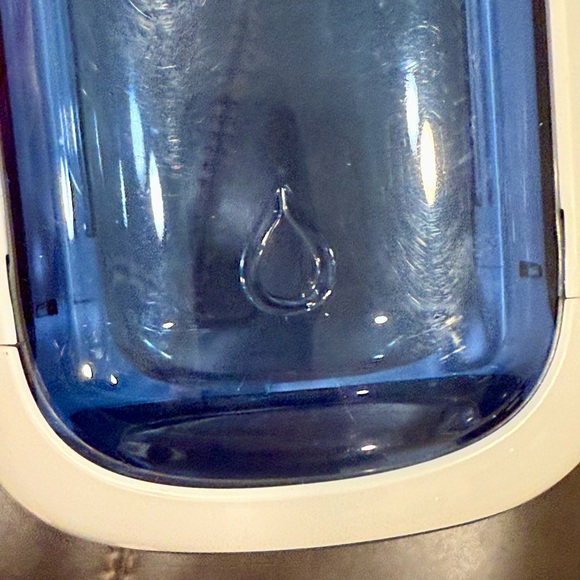 KOR~Clear Water Bottle~Flip Top Lid~Used 2X’s~ Superficial Scratches/smudges - Picture 6 of 10